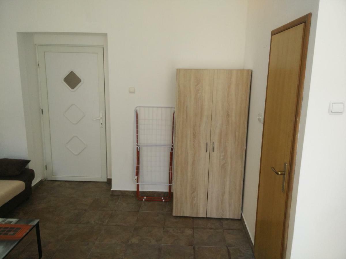 Dejan Apartment 2-Top Centar-Old Town Studio Пула Екстериор снимка