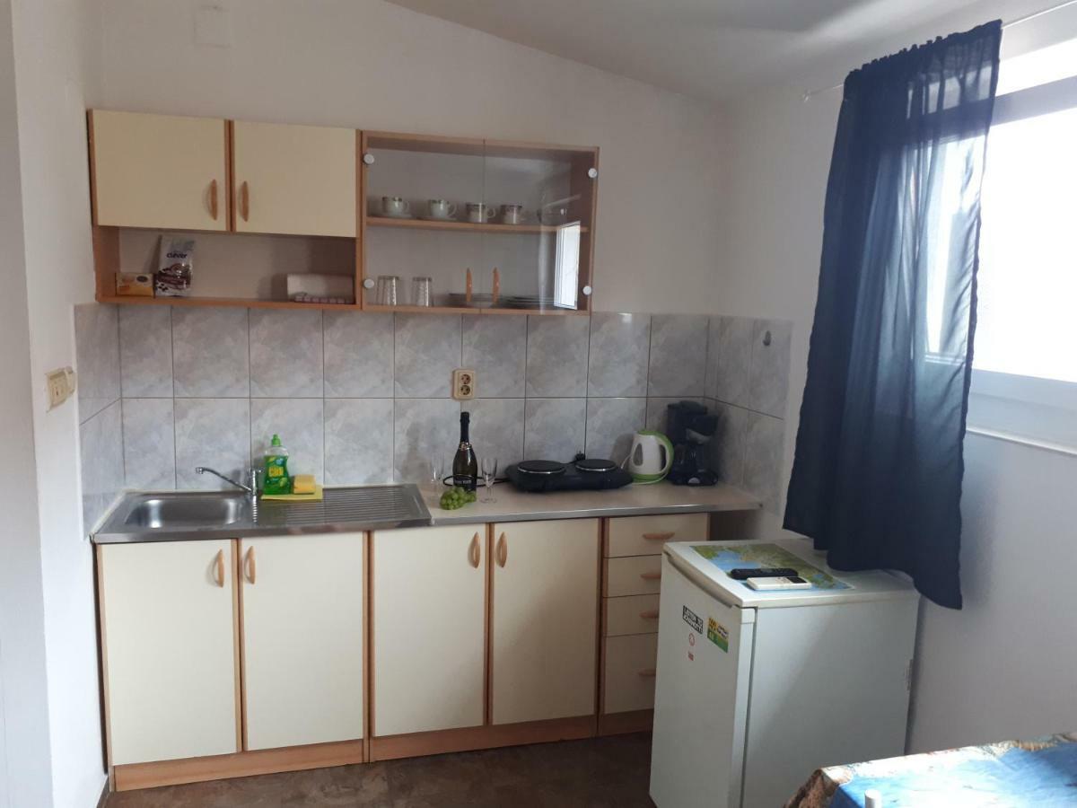 Dejan Apartment 2-Top Centar-Old Town Studio Пула Екстериор снимка